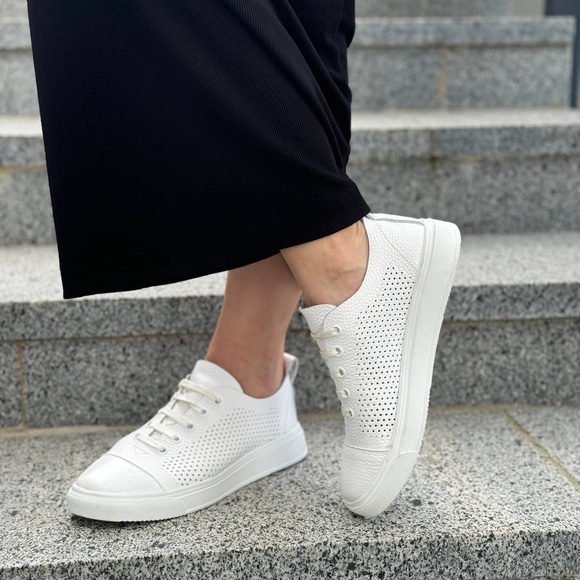 Shoes - Sneakers